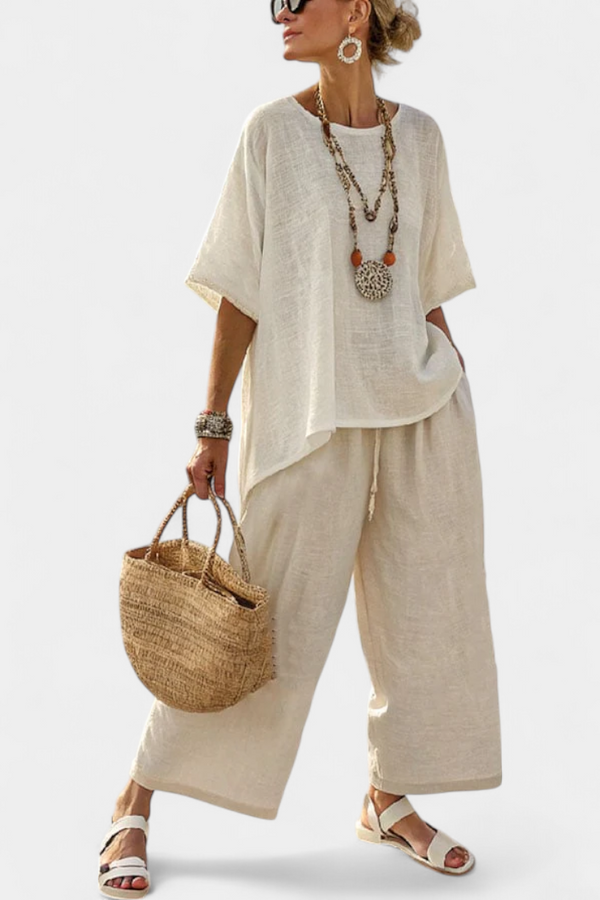 Beatrice | Camiseta cómoda básica y pantalones de pierna ancha.